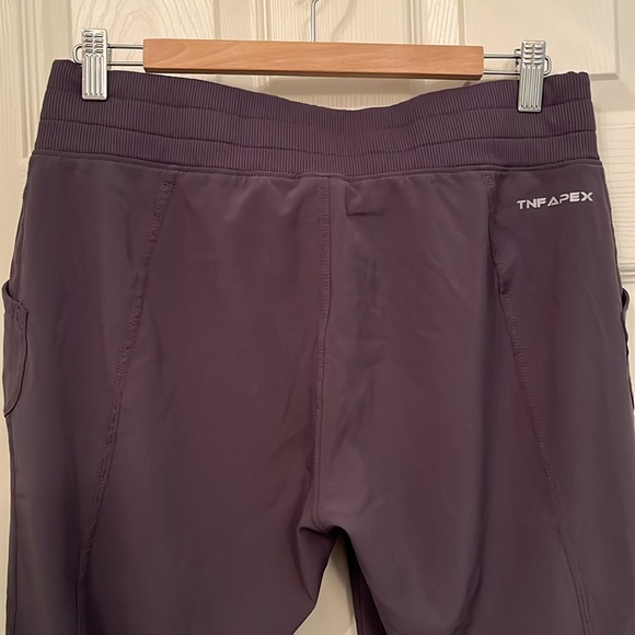 The North Face Gray Women’s TNF APEX Crop Pants Size Medium Hiking Athletic - Picture 5 of 12